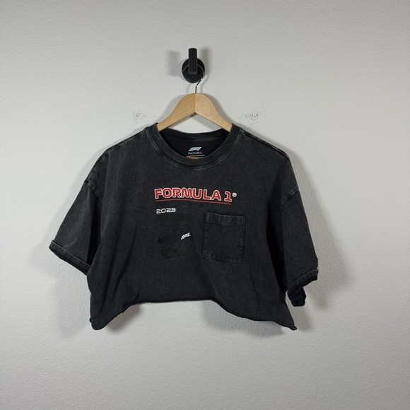 Formula 1 x PacSun Women’s Helmet Sport Cropped Tee in Charcoal Size M - Picture 9 of 12